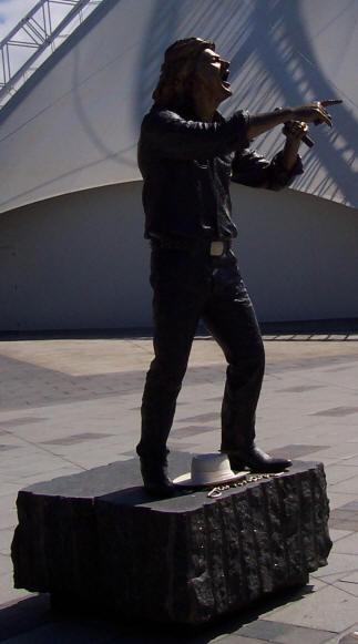 John Farnham - statue